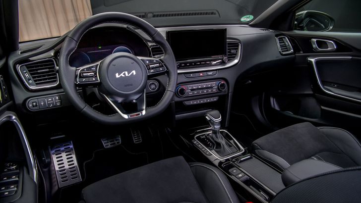 Интерьер KIA XCeed 2022 года