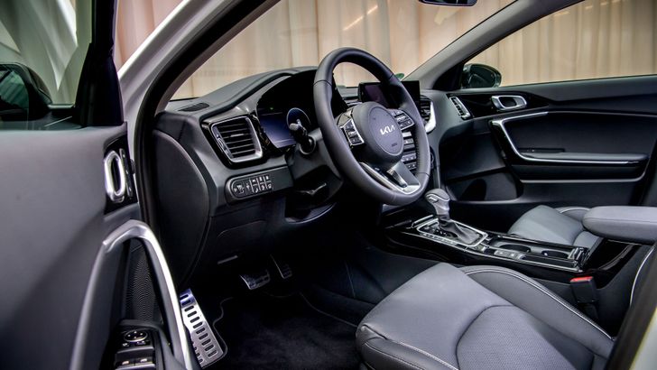 Интерьер KIA XCeed 2022 года