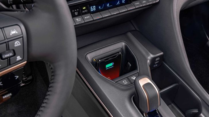 Интерьер Toyota Crown