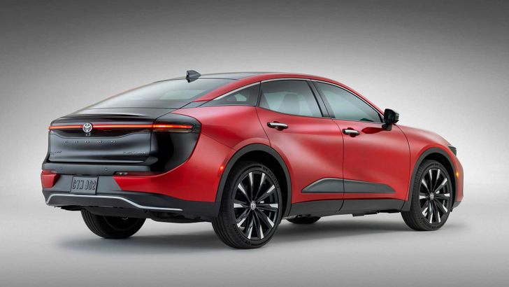 Кросс-седан Toyota Crown