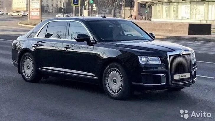В РФ выставили на продажу люксовый седан Aurus Senat 2021 года за 35 млн рублей