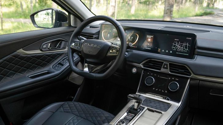 Интерьер Exeed TXL