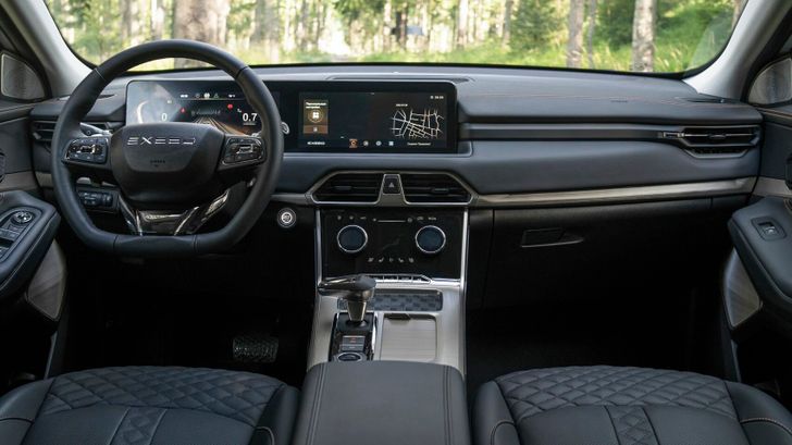 Интерьер Exeed TXL
