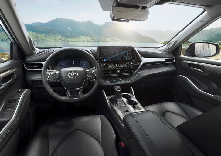 Интерьер Toyota Highlander 2023