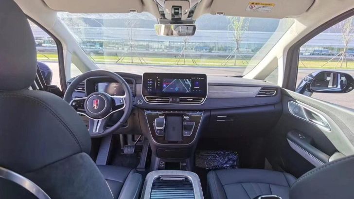 Интерьер Hongqi HQ9