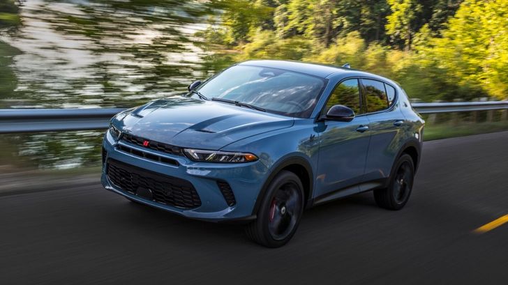 Компания Dodge представила компактный кроссовер Dodge Hornet 2023 года