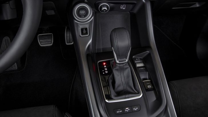 Интерьер Dodge Hornet