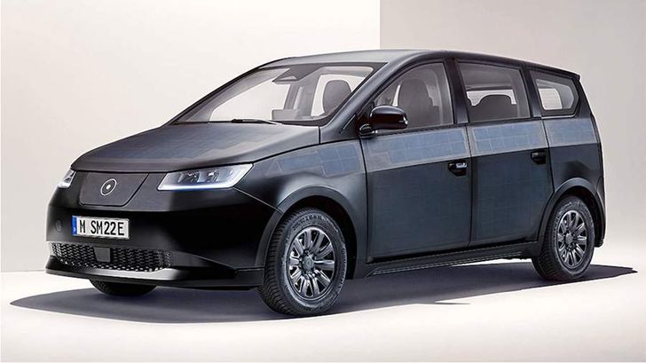 В Германии появился уникальный электромобиль с солнечными батареями