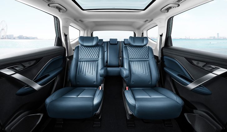Интерьер Geely Jiaji L
