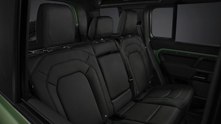 Интерьер Land Rover Defender 75th Limited Edition