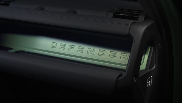 Интерьер Land Rover Defender 75th Limited Edition