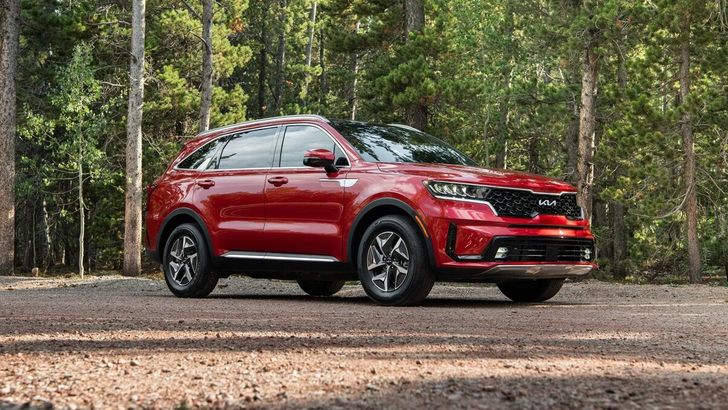 Компания KIA представила гибридную версию кроссовера KIA Sorento нового поколения