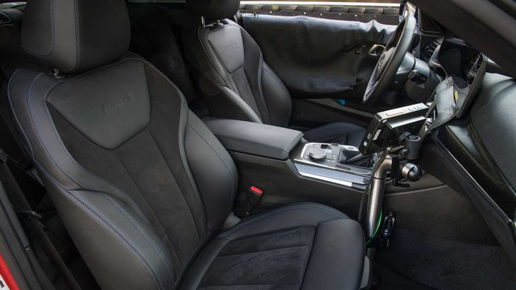 Салон прототипа BMW M2