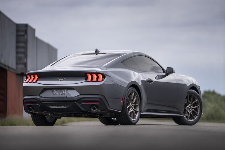 Экстерьер Ford Mustang 2023