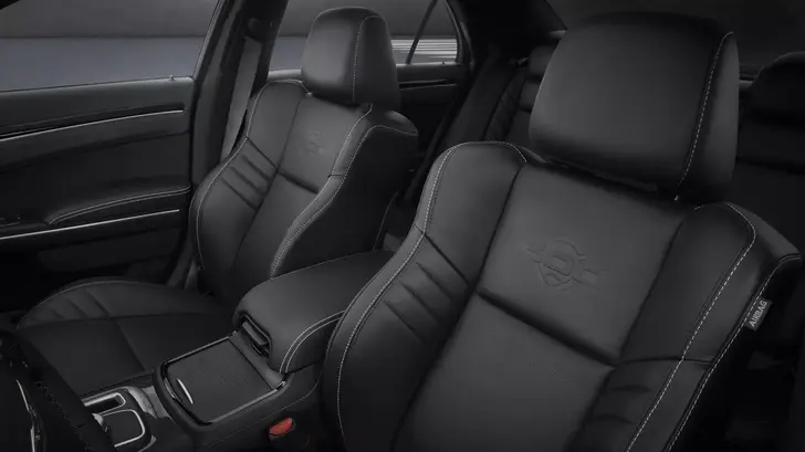 Интерьер Chrysler 300C