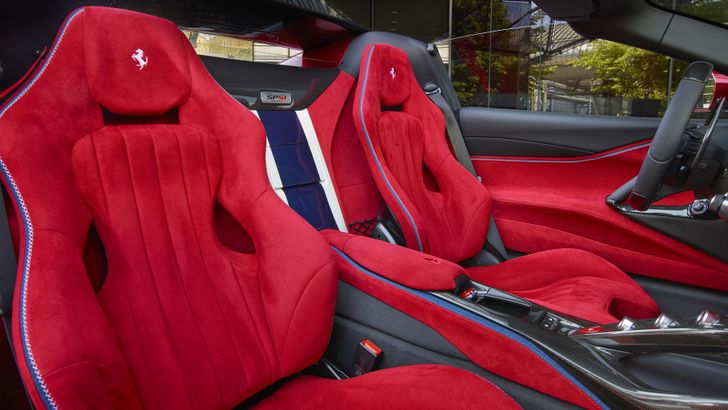 Интерьер Ferrari SP51