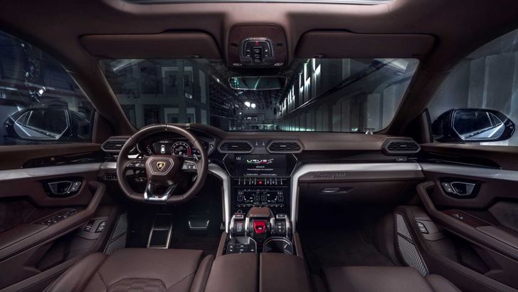 Интерьер Lamborghini Urus S