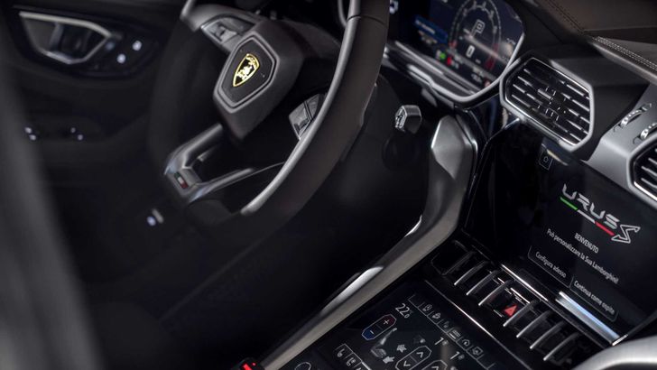 Интерьер Lamborghini Urus S