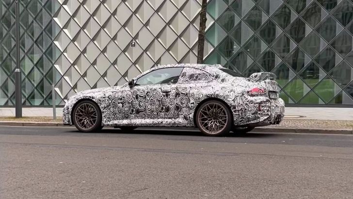 BMW M2 в камуфляже