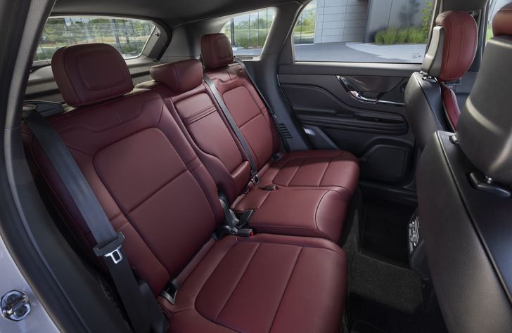 Интерьер Lincoln Corsair 2023 года