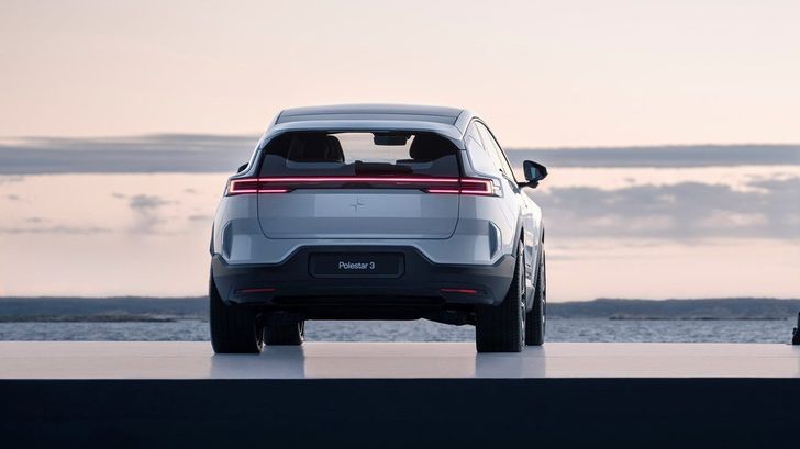 Polestar анонсировал выход своего первого кроссовера