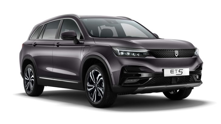 Новый китайский электрокроссовер Skywell ET5 сертифицирован в России: цены уже известны