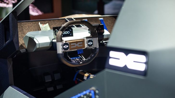 Салон Dacia Manifesto