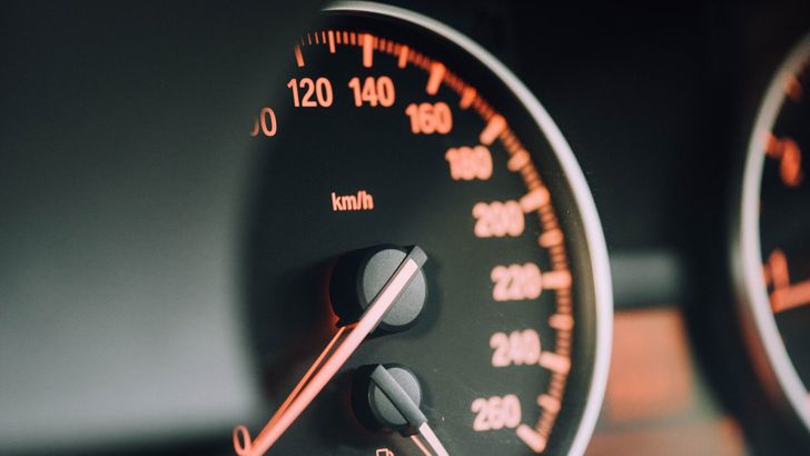 Автоэксперт рассказал, от чего зависит точность показаний спидометра