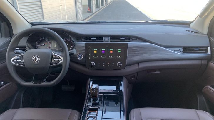 Интерьер обновленного Dongfeng Palaso