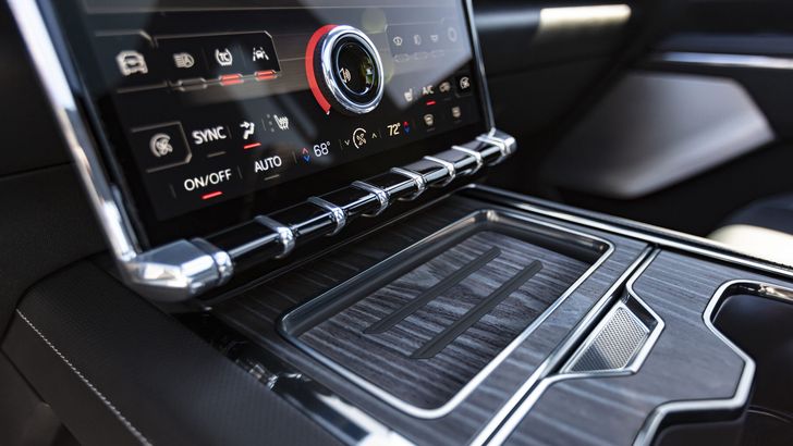 Интерьер Sierra EV Denali Edition 1 2024