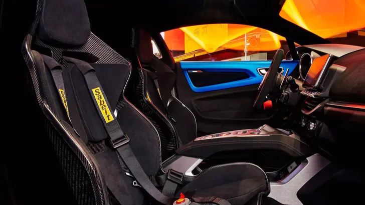 Интерьер Alpine A110 R