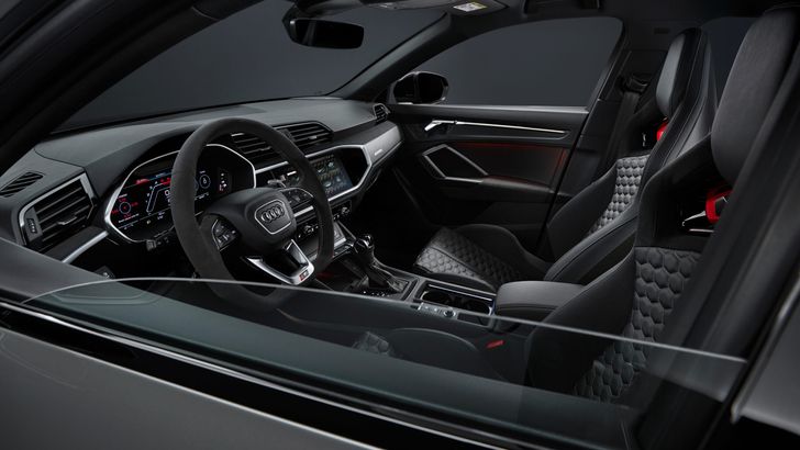 Интерьер Audi RS Q3 Sportback edition 10 years