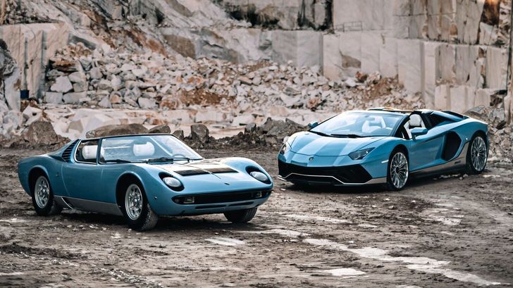 Представлен последний суперкар Lamborghini Aventador. Прообразом для него стал уникальный родстер Miura