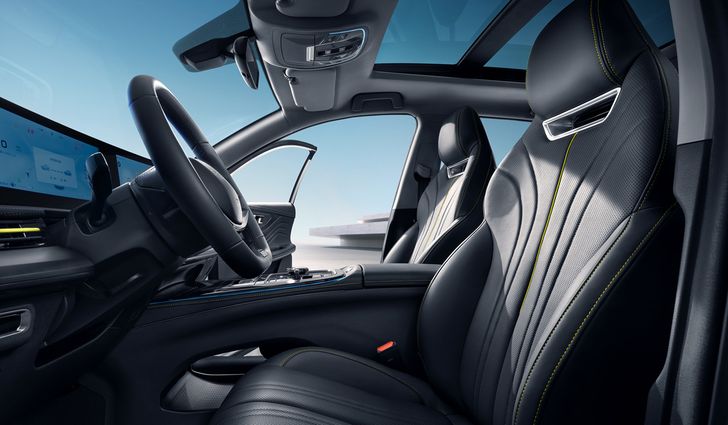 Интерьер Exeed LX