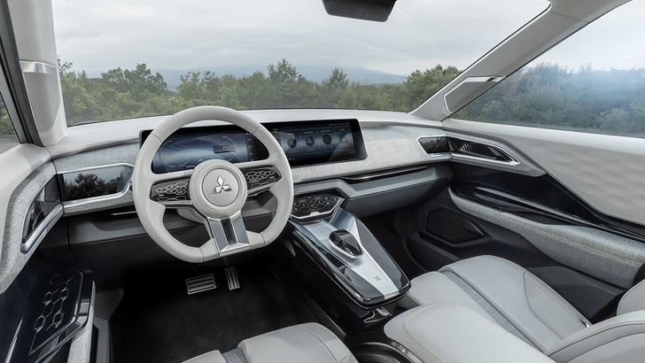 Интерьер Mitsubishi XFC Concept