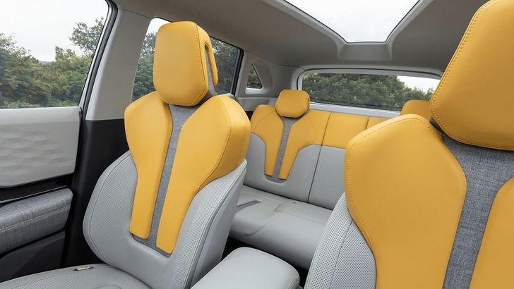 Интерьер Mitsubishi XFC Concept1