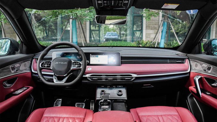 Интерьер Jetour X70 Plus