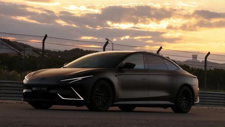 IM Motors представила внешность нового спортивного седана L7 Snake Performance