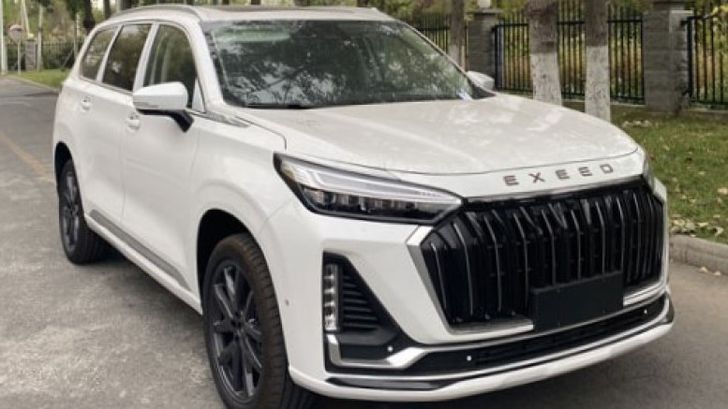 Обновленный Exeed VX получит «цифровое трюмо» в салоне: первые фото