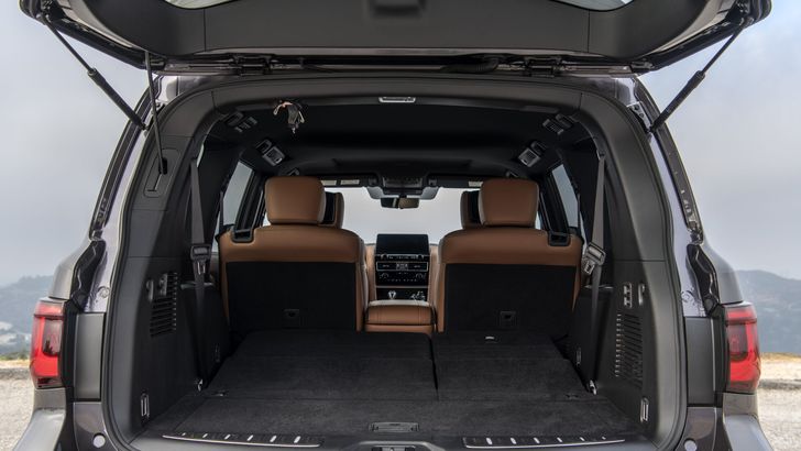 Интерьер Infiniti QX80 2023