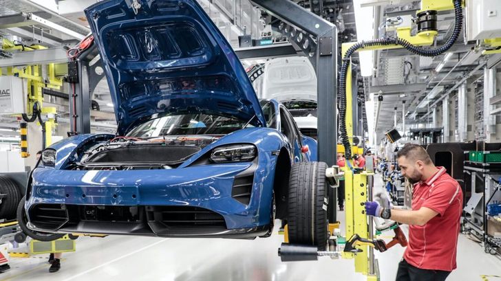 100-тысячный Porsche Taycan сошел с конвейера 7 ноября