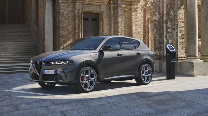 Alfa Romeo представила гибридную версию кроссовера Tonale