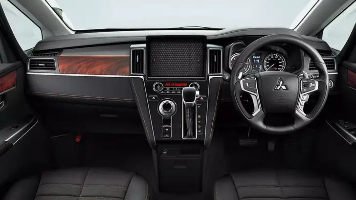 Салон Mitsubishi Delica D:5 Jasper