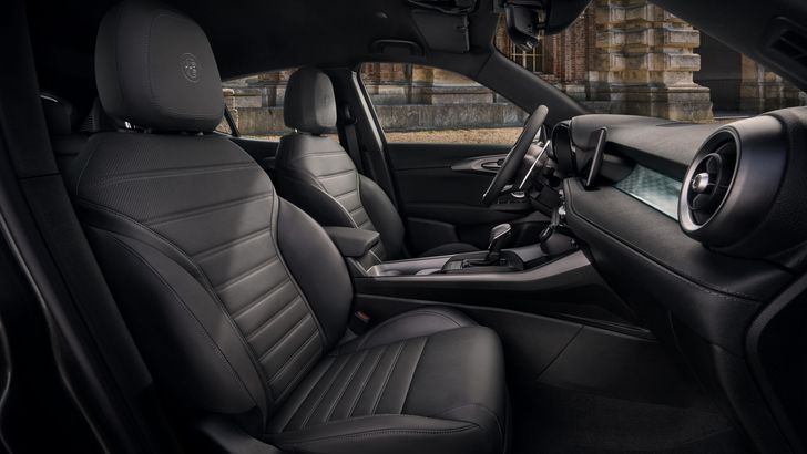 Салон Alfa Romeo Tonale Plug-In Hybrid Q4