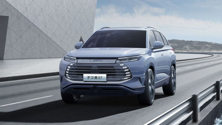 Китайский автопроизводитель BYD представил новый гибридный кроссовер BYD Frigate 07