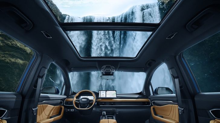 Интерьер Geely Haoyue L 2023