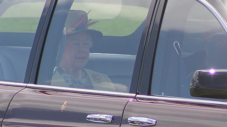 Водительские права Елизаветы II продадут с аукциона