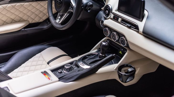 Интерьер лимитированной версии Mazda MX-5