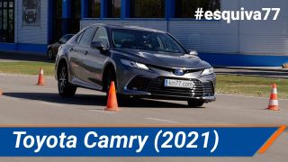 Лосиный тест Toyota Camry. Стоп-кадр видео km77.com