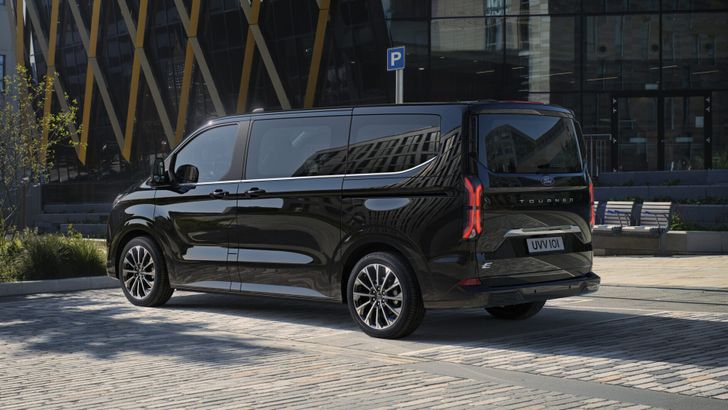 Экстерьер Ford E-Tourneo Custom